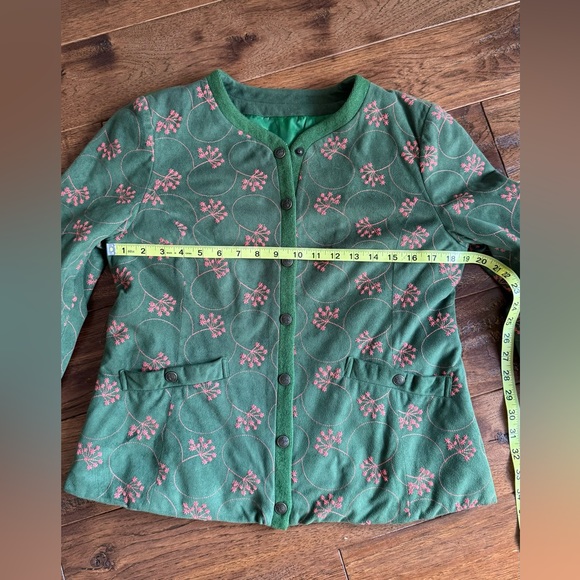 Cottage core suede green embroidered floral jacket size S with butterfly buttons - Picture 4 of 10